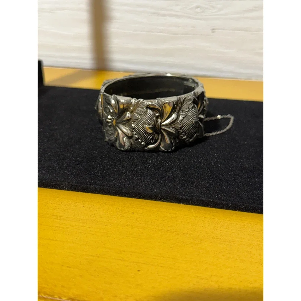 Vargas Vintage Silver Tone Repousse Floral Hinged Bangle Bracelet Safety Chain